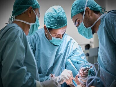 chirurgiens-salle-opération-resize400x300.jpg