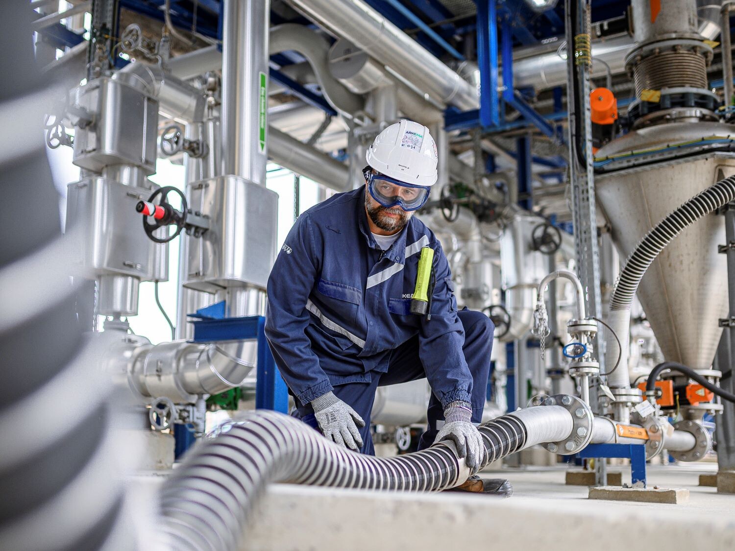 Technical staff during a maintenance operation, in Mont plant