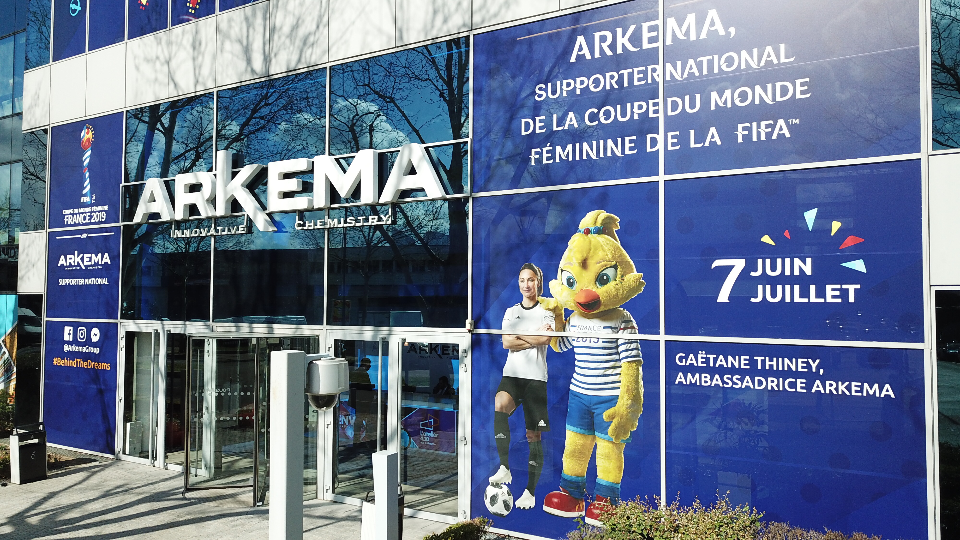 Siège Social Arkema aux couleurs de la Coupe du Monde Féminine de la FIFA