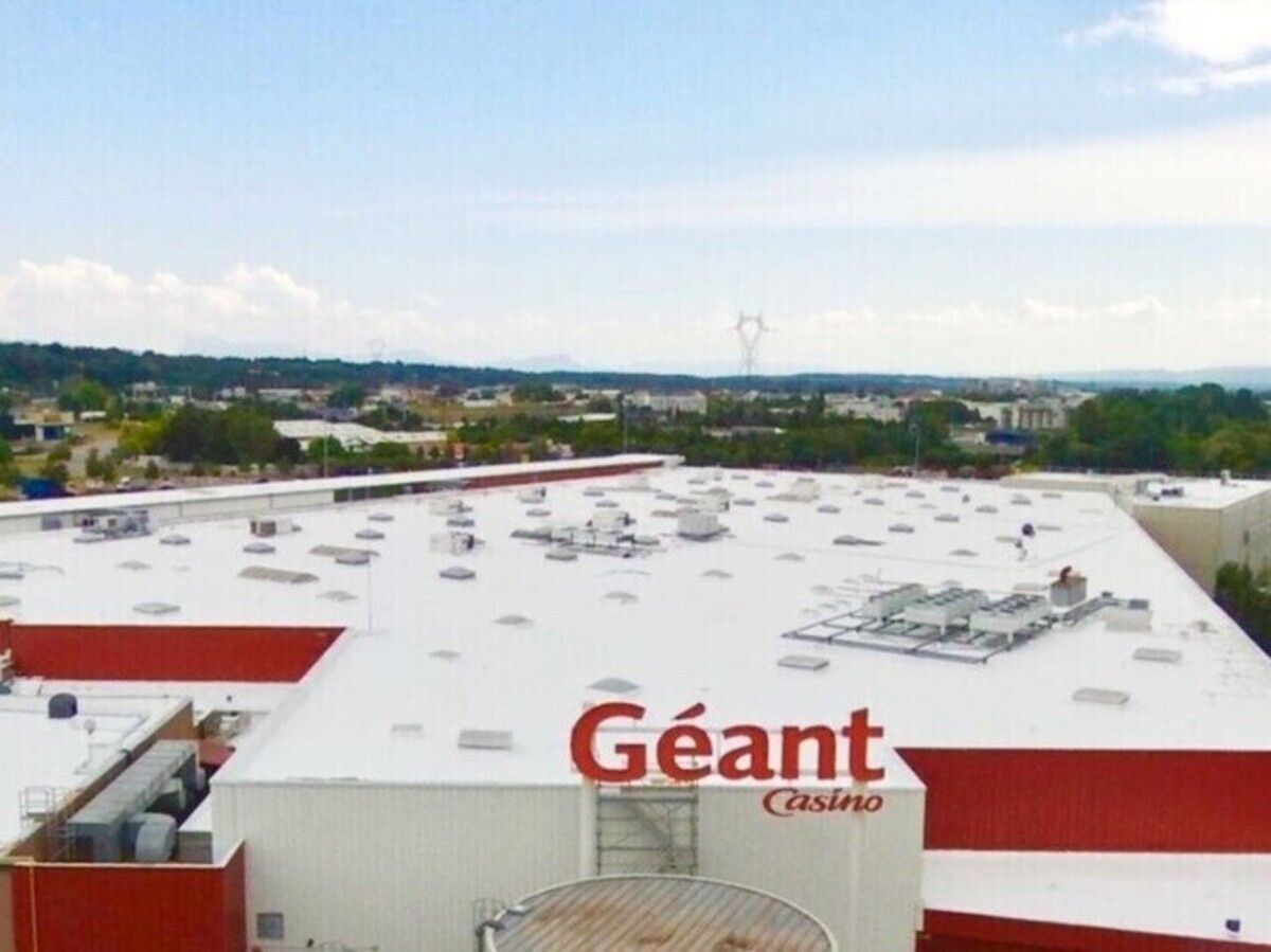 Reflective white roof of a supermarket