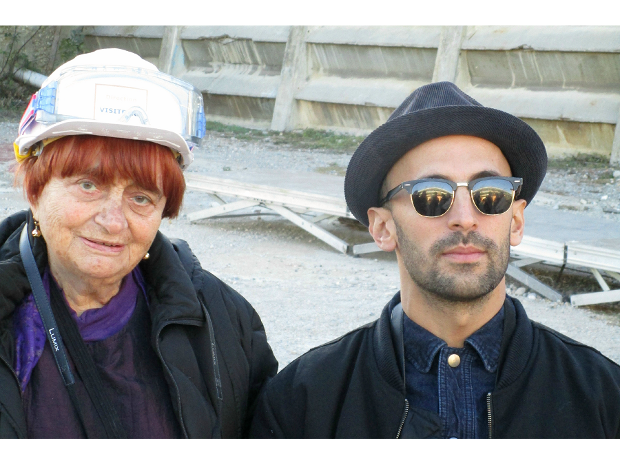 La réalisatrice Agnès Varda en présence du street-artiste JR