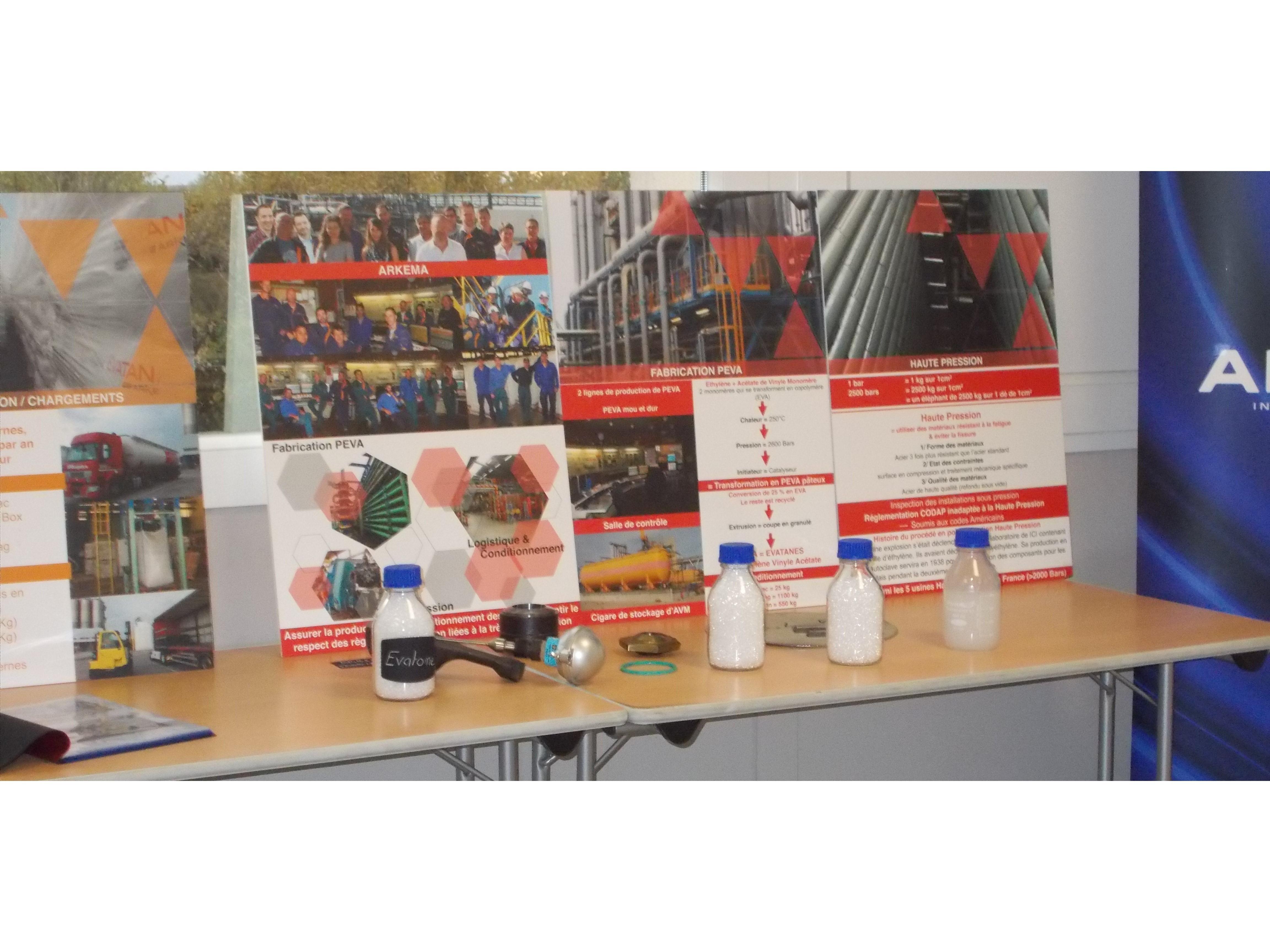 Stand présentant les activités sur le site de Balan, lors de la journée portes-ouvertes