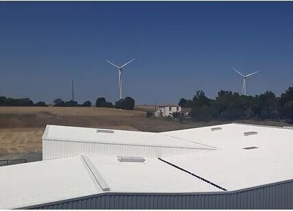 The roof of a large hangar painted white with Kynar Aquatec®