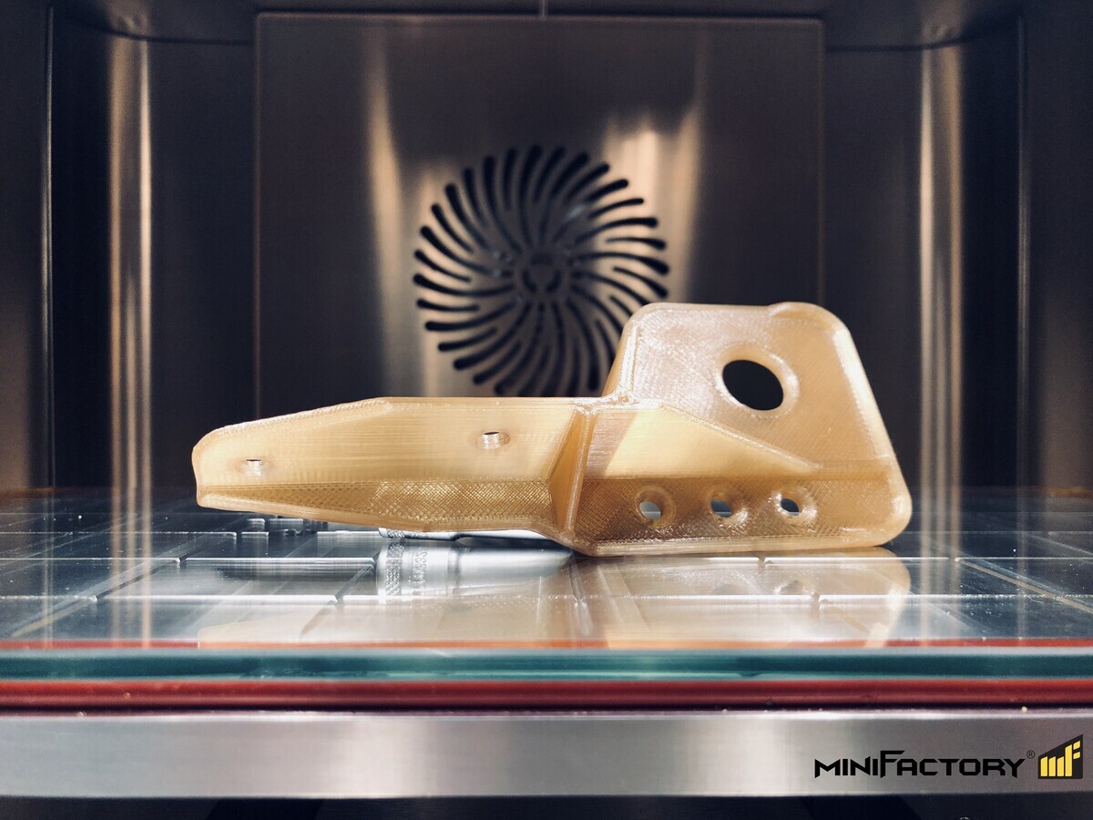 3Dプリンター「miniFactory」を使いKepstan®で作られた航空機のドア用ブラケット